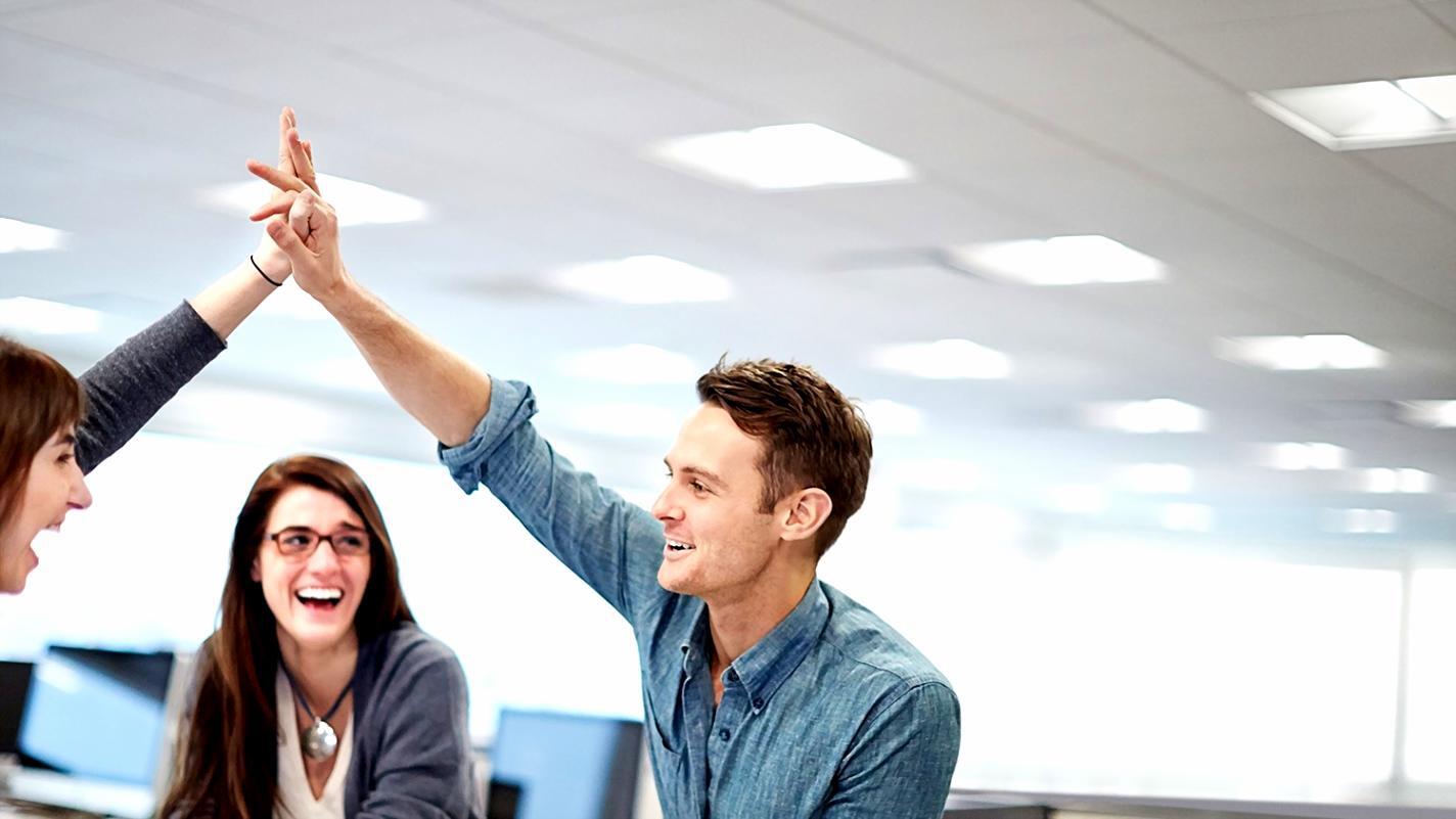 Sesión grupal de creatividad empresarial en línea
